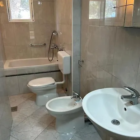 Seaview Shadow House