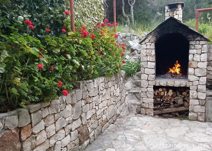 Seaview Shadow House *