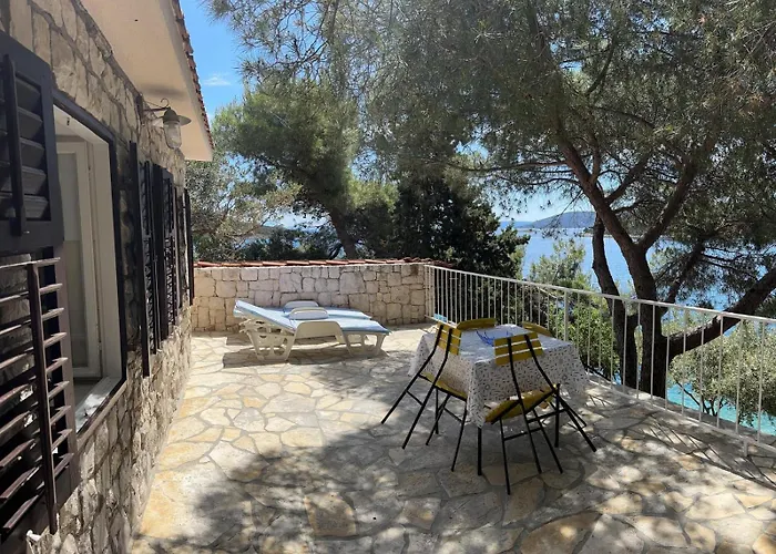 Seaview Shadow House *