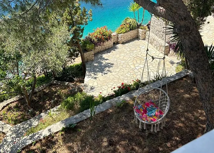 Seaview Shadow House